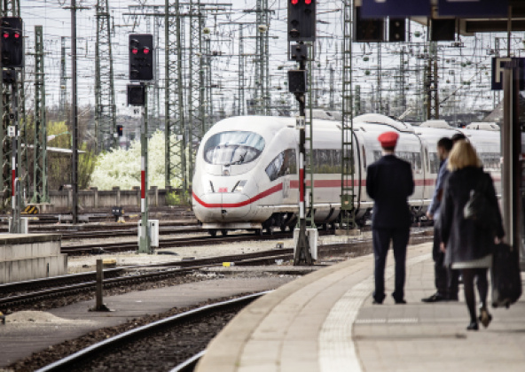 ICE 3 bei der Einfahrt in den Hbf Nürnberg