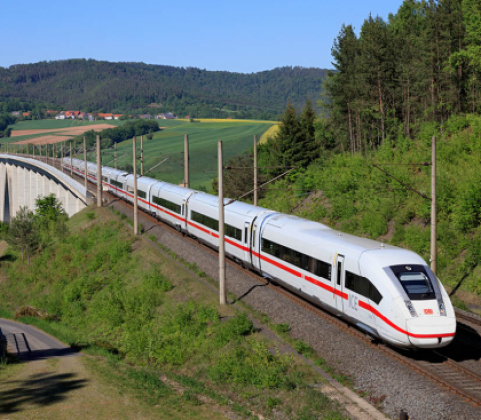 ICE auf freier Strecke