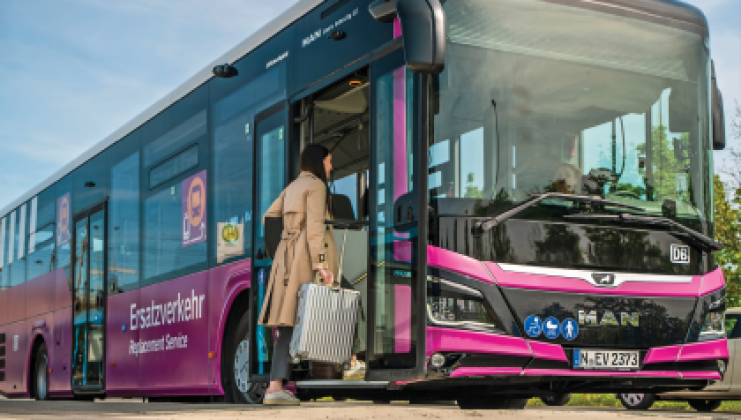 Die Busse des neuen Ersatzverkehrs verfügen über WLAN und USB-Ladebuchsen, komfortable Sitze und Sicherheitsgurte
