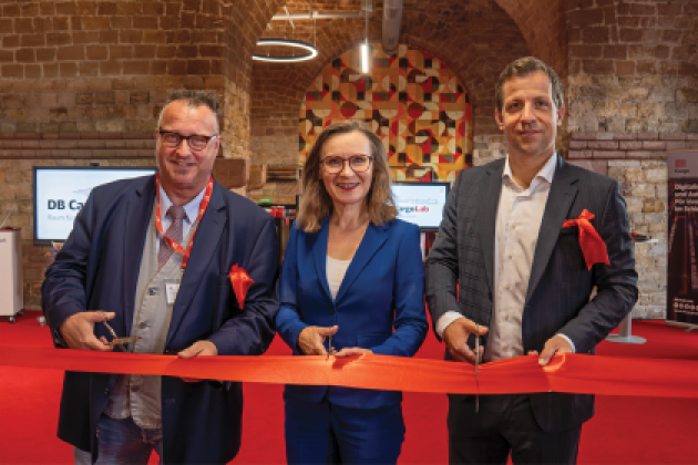 Staatssekretär Andy Becht, Oberbürgermeister Nino Haase und die ehem. DB Cargo-Vorständin Sigrid Nikutta eröffnen das DB CargoLab in Mainz