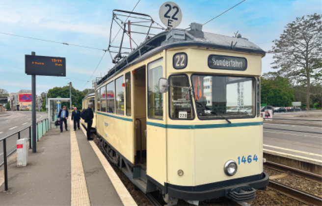Eine Stadtrundfahrt in einer historischen Straßenbahn (Baujahr 1925) war Teil des Rahmenprogramms