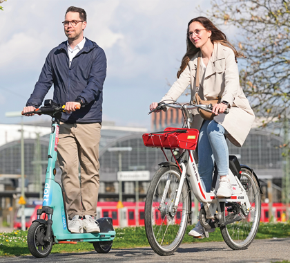Wege von und zum Bahnhof: Bund und Bahn wollen Anschlussmobilität verbessern